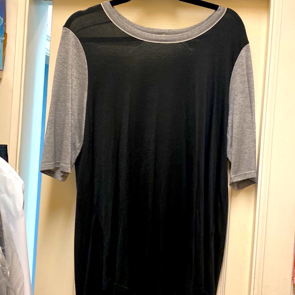 Vince black and grey tee. Perfect condition sz L
